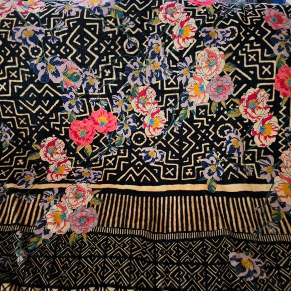 Johnny Was Reversible Cozy Blanket 60 Inches by 70 inches - Picture 3 of 9